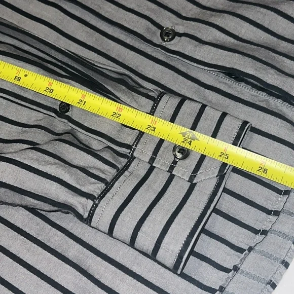 LONG SLEEVE BUTTON UP SHIRT (XL) - Picture 10 of 13